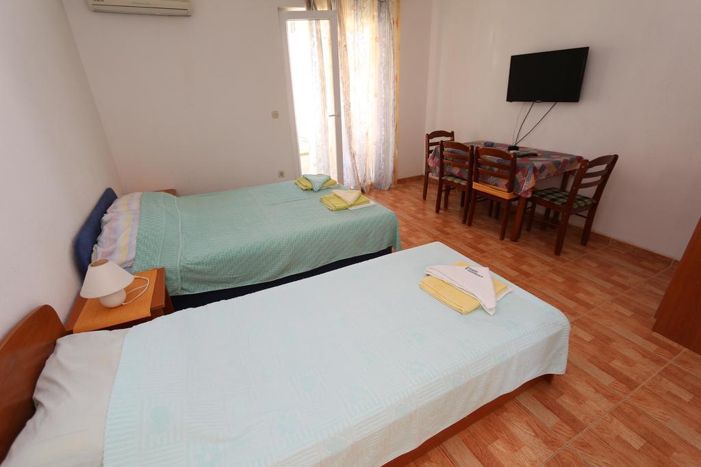 Apartments Antoneta Makarska Eksteriør billede