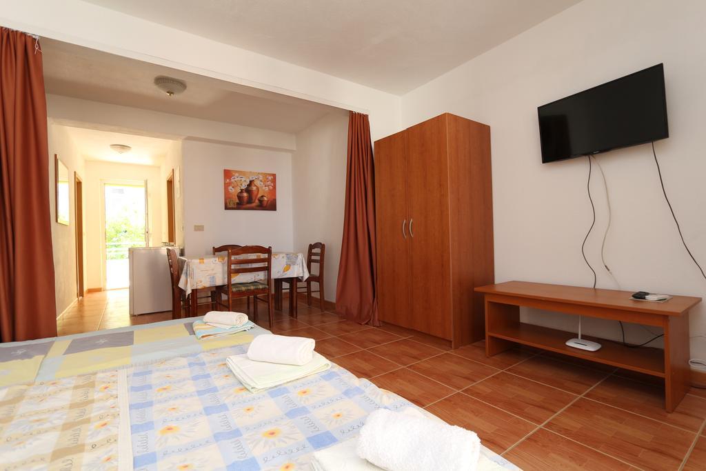 Apartments Antoneta Makarska Eksteriør billede
