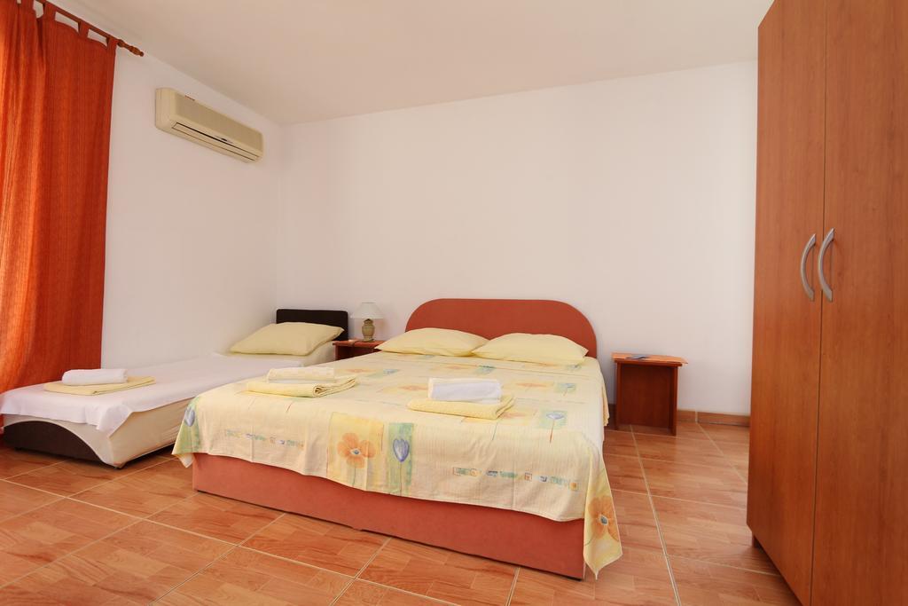 Apartments Antoneta Makarska Eksteriør billede
